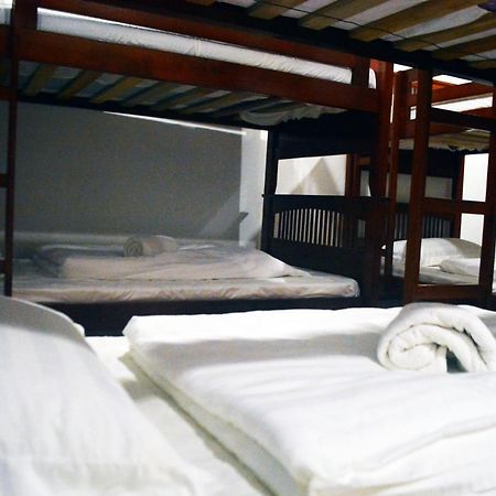 Warisan Family Inn Semporna Extérieur photo