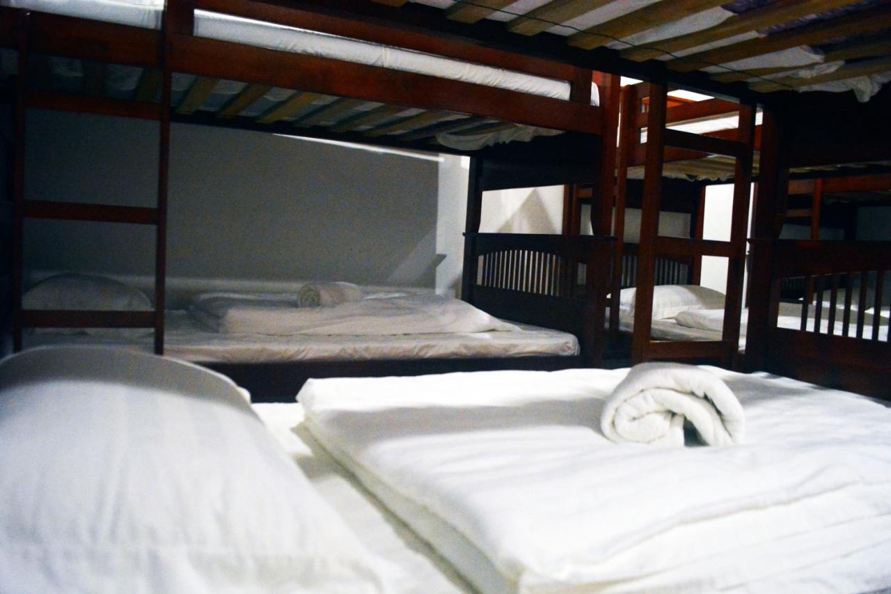 Warisan Family Inn Semporna Extérieur photo