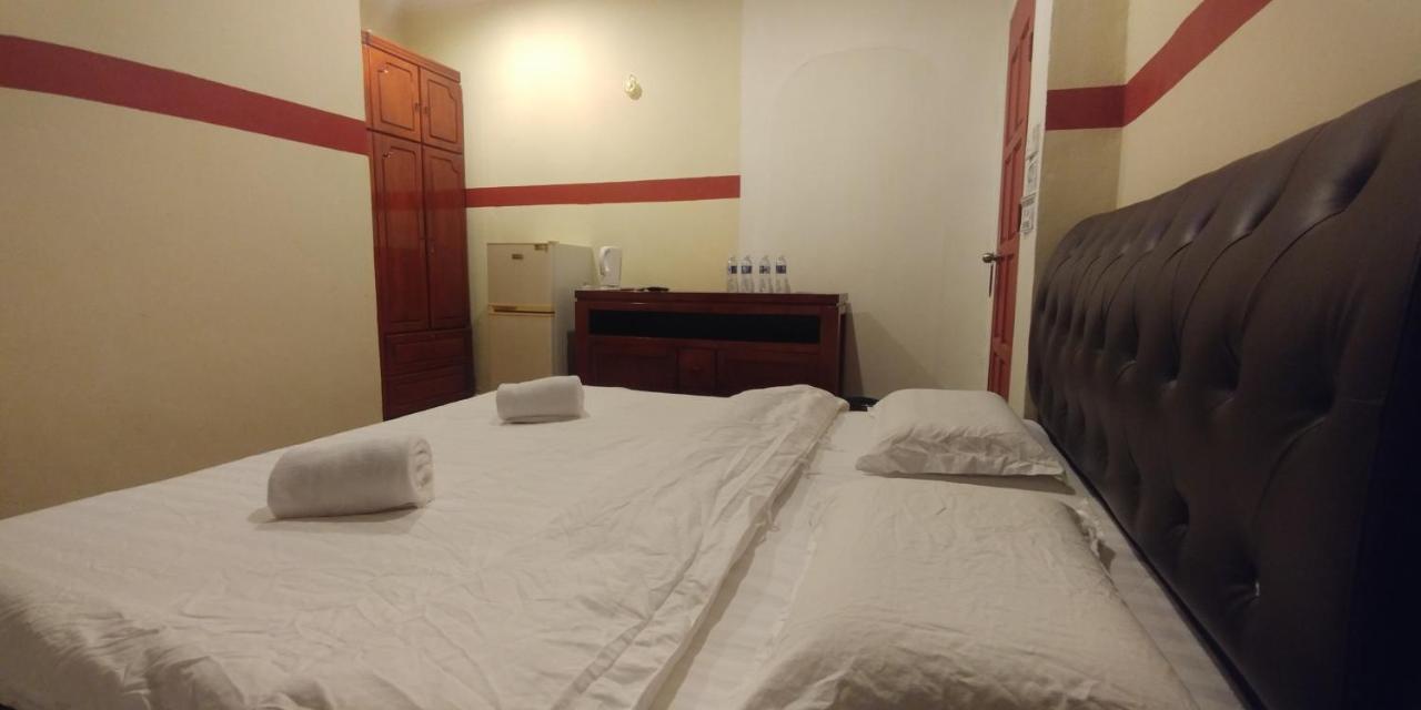 Warisan Family Inn Semporna Extérieur photo